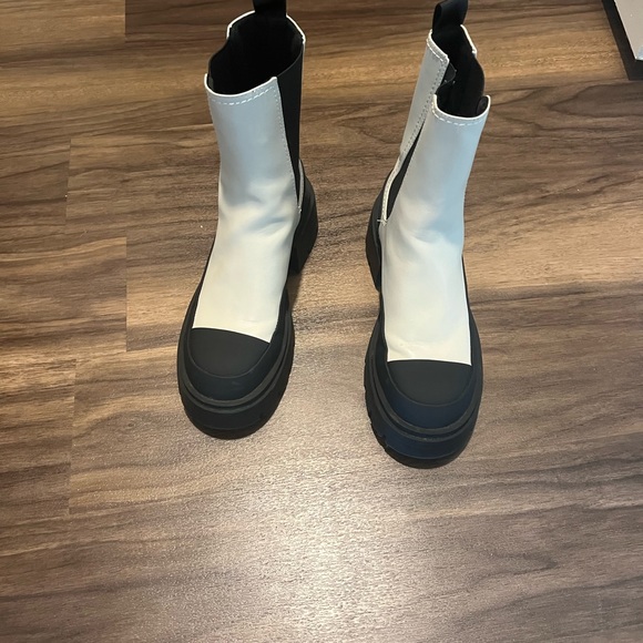 H&M Chunky Chelsea Boots Beige - Picture 3 of 7